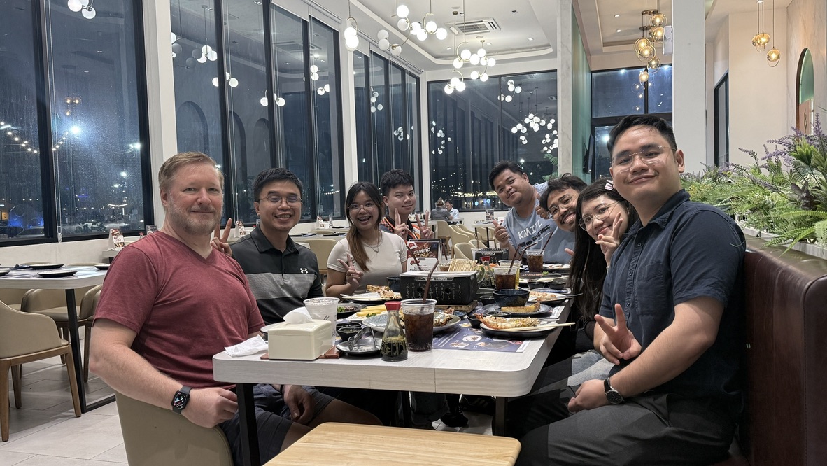 WSRG members and guest sharing a group dinner