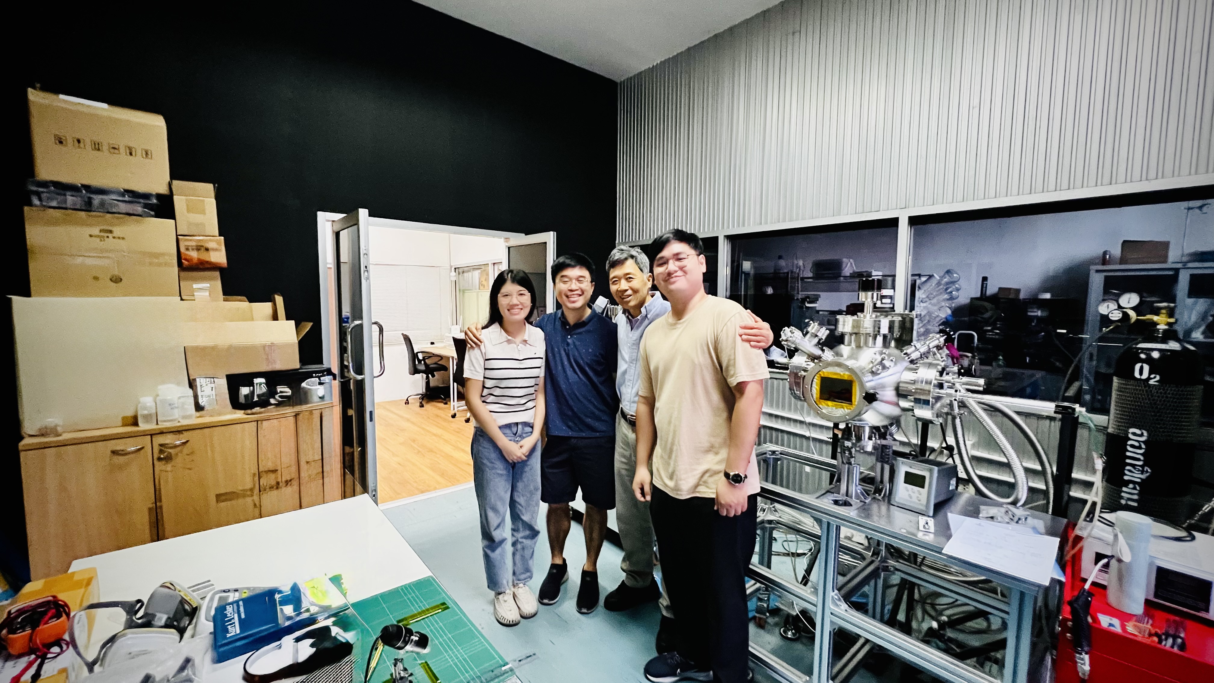 Prof. Chang-Beom Eom visiting our lab on 2024-11-16 